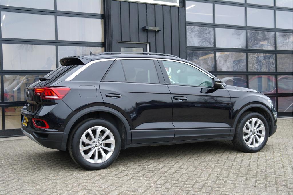 Volkswagen T-Roc 1.5 TSI Life Business | Adap.Cruise | Carpl, Stof, 4 cilinders, 150 pk, Zwart