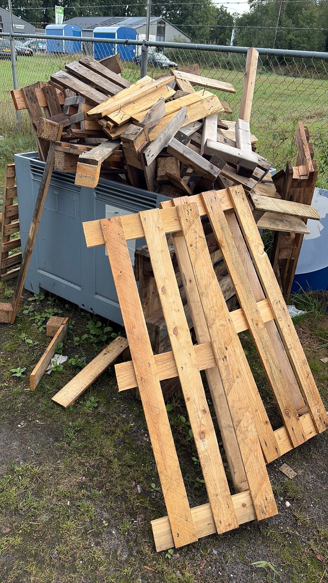 Gratis Brandhout - pallethout, Minder dan 3 m³, Ophalen