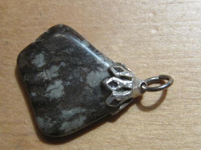 ha. bijzondere edelsteenhanger DUNDERIET (2), Overige voorstellingen, Verzenden, Nieuw, Steen of Mineraal