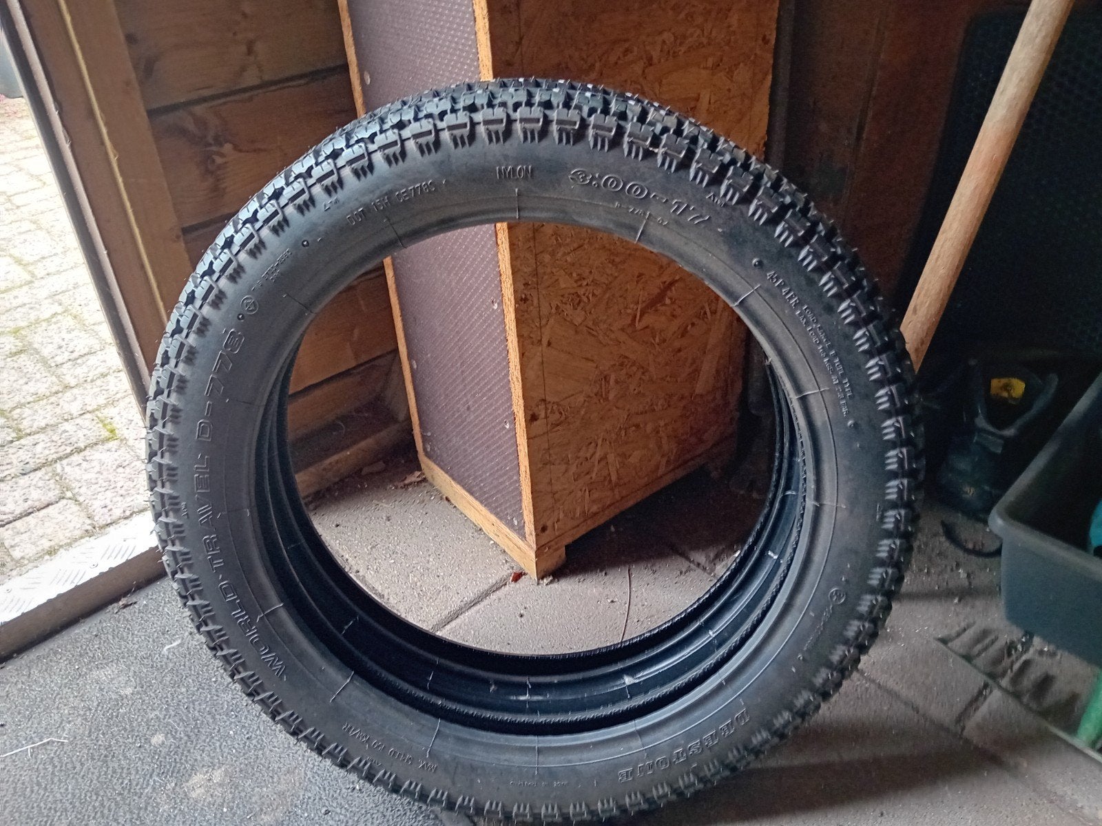 2× 300 buitenband  17, Ophalen of Verzenden