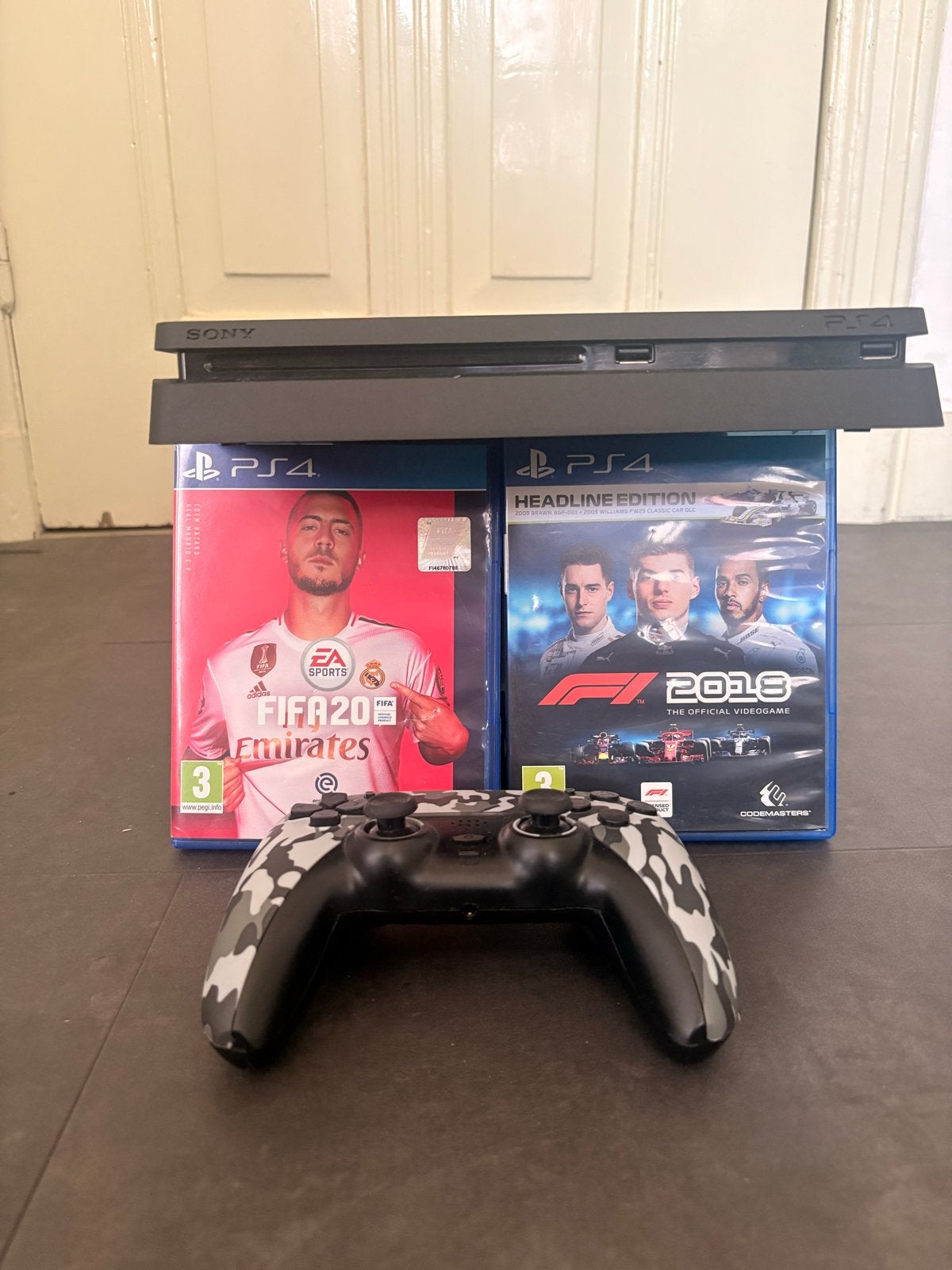 PS4 FAT met  blueray discreader & SSD, 2 games en controller, Ophalen of Verzenden, Zo goed als nieuw, Met 1 controller, Pro