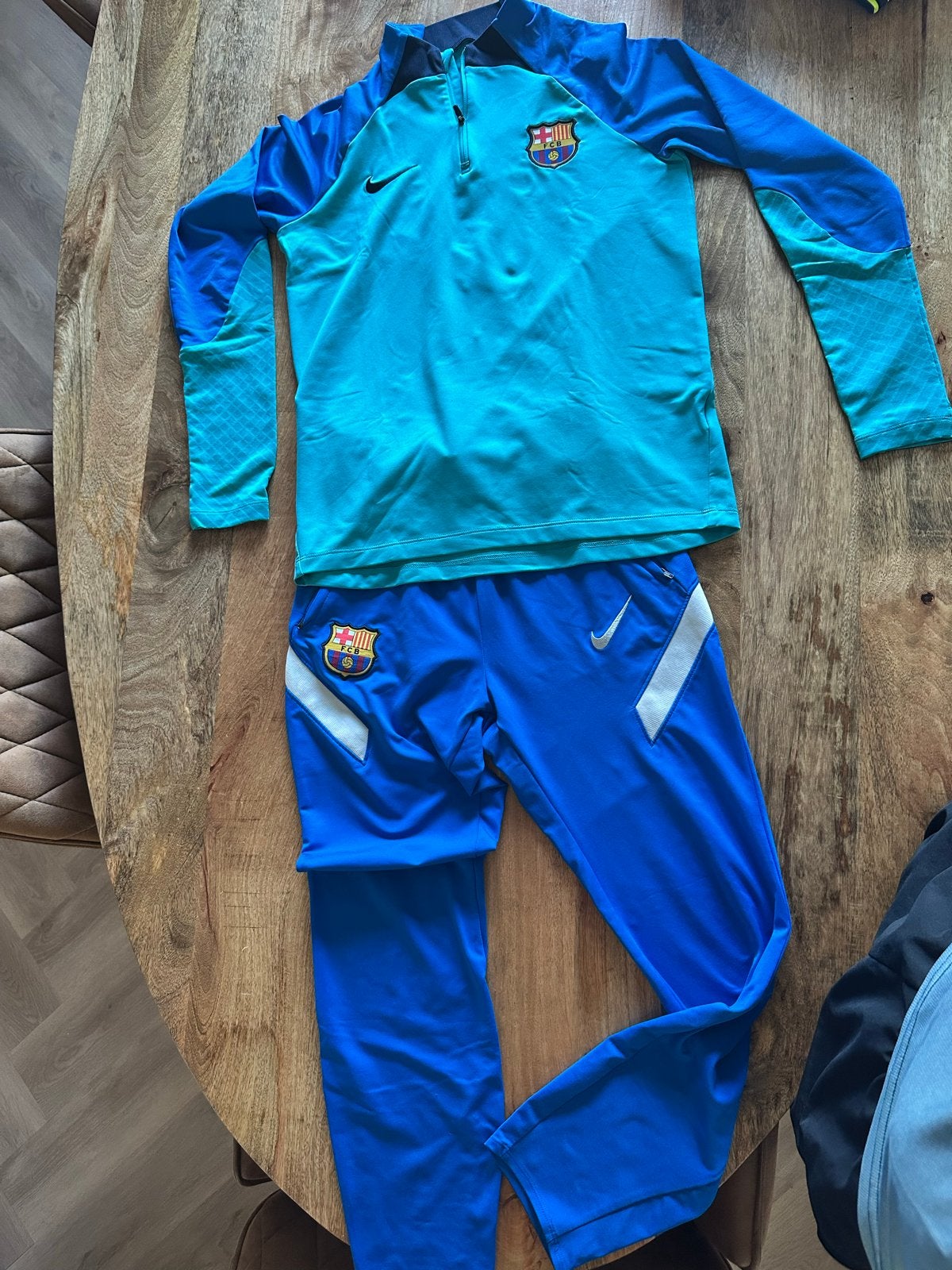 FC Barcelona trainingspak Nike, Ophalen of Verzenden, Zo goed als nieuw, Jongen of Meisje