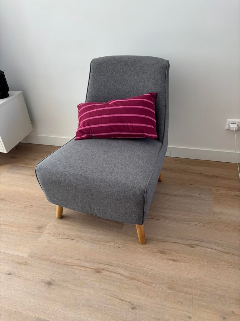 grijze stoel Made, Ophalen, Zo goed als nieuw, Minder dan 75 cm, 50 tot 75 cm