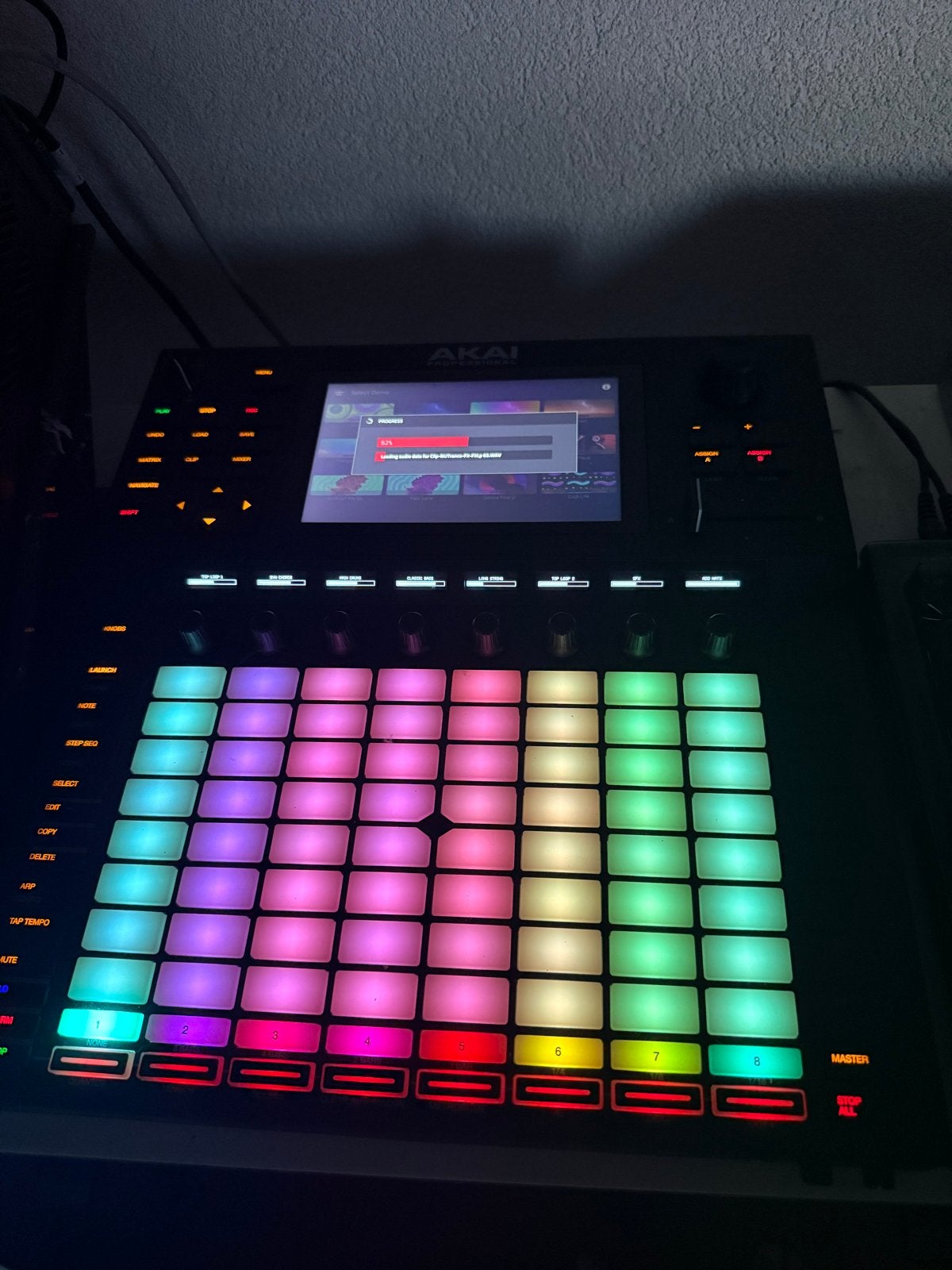 Akai Force Standalone Muziek Productie Systeem, Muziek en Instrumenten, Overige merken, Zo goed als nieuw, Met midi-aansluiting