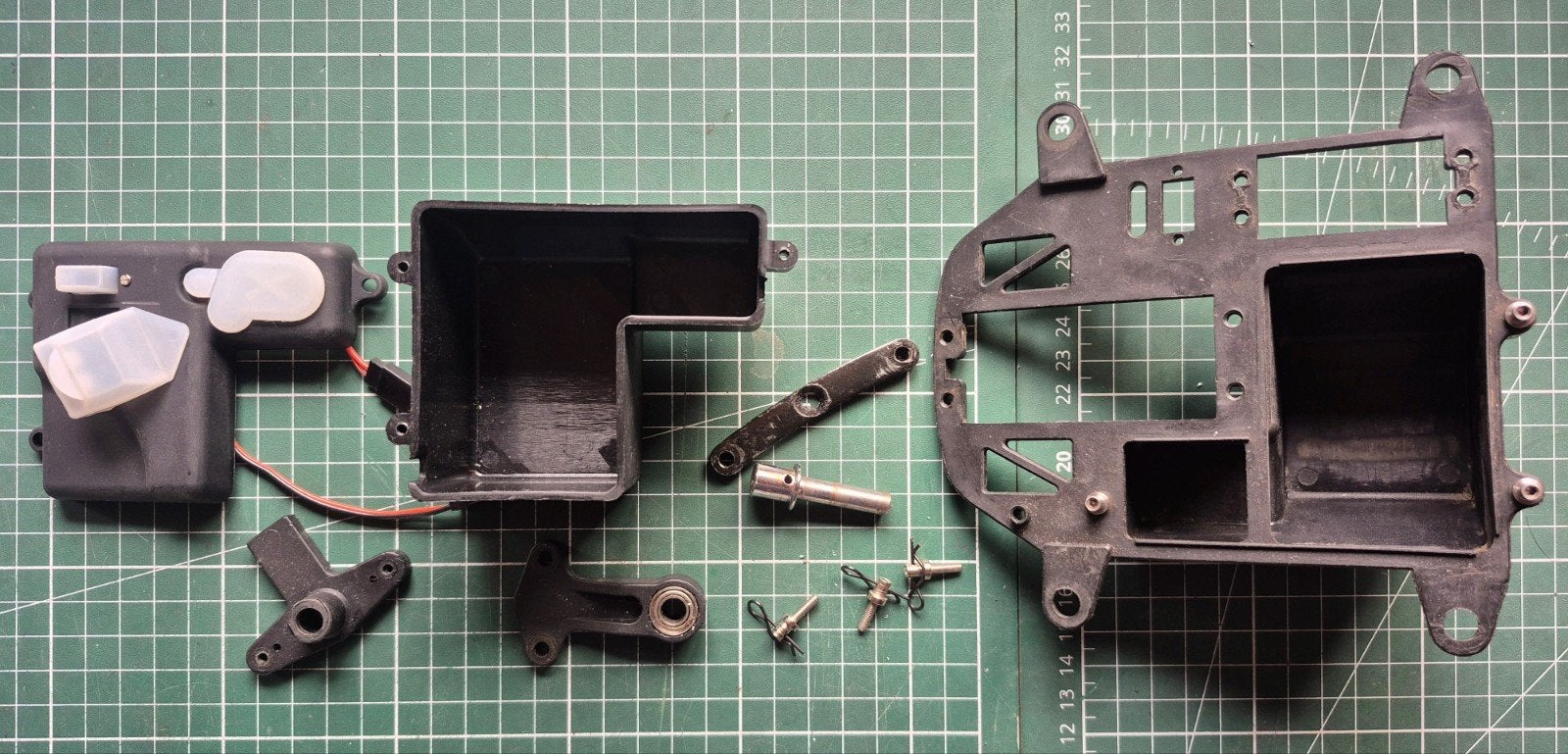 HPI Baja 5B/T Servo/Accu bak onderdelen., Hobby en Vrije tijd, Ophalen of Verzenden, Overige schalen, Benzine, Onderdeel