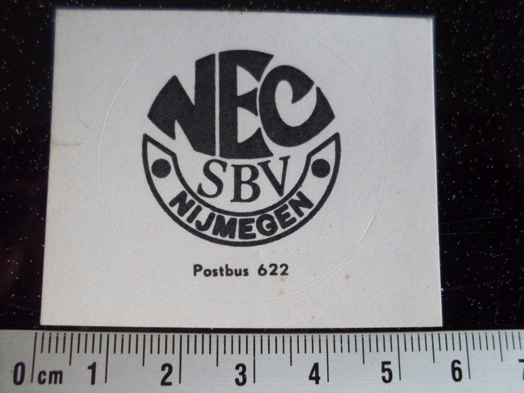 sticker nec nijmegen logo sbv postbus 622 voetbalclub, Verzamelen, Stickers, Verzenden, Zo goed als nieuw, Sport