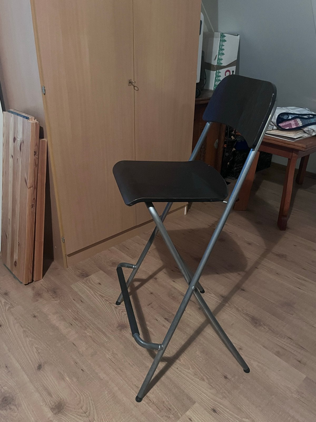 IKEA Franklin barkruk, opvouwbaar, zwart/zilver, Huis en Inrichting, Barkrukken, Ophalen, Kunststof, Gebruikt, 60 tot 90 cm