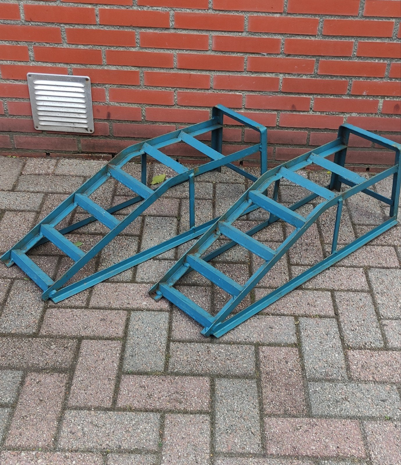 Set van 2 stevige oprijbokken voor auto., Auto diversen, Ophalen, Gebruikt