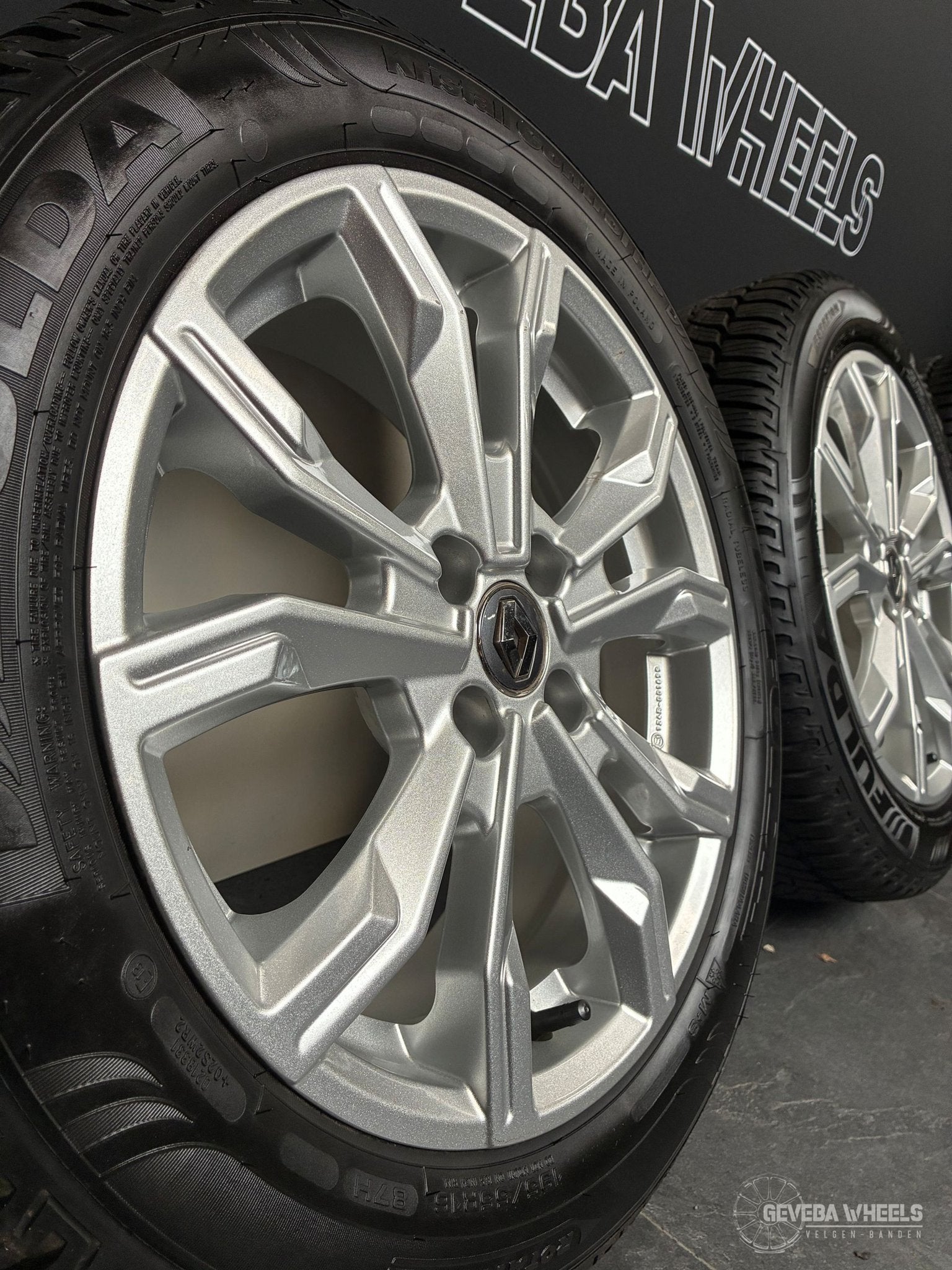 16” Renault Clio V sport velgen + winterbanden 4x100, Auto-onderdelen, Gebruikt, -, Banden en Velgen, 195 mm