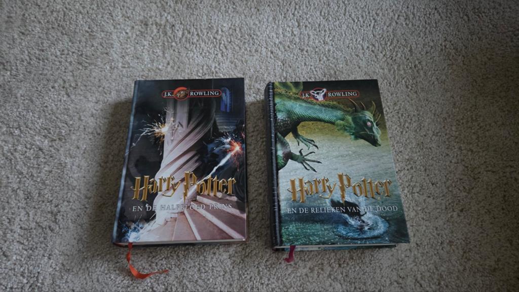Harry potter, 2 delen hardcover, Boeken, Fantasy, Zo goed als nieuw, Ophalen of Verzenden
