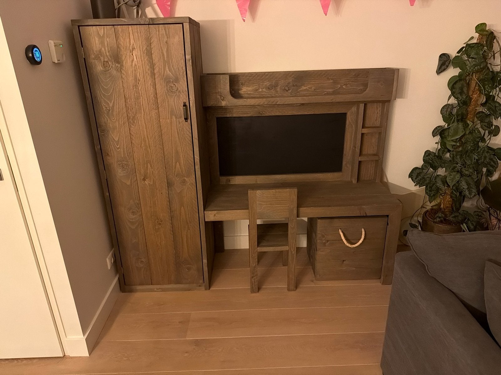 Maatwerk kast met bureau en krijtbord - 1,5 jaar oud, Ophalen, Gebruikt