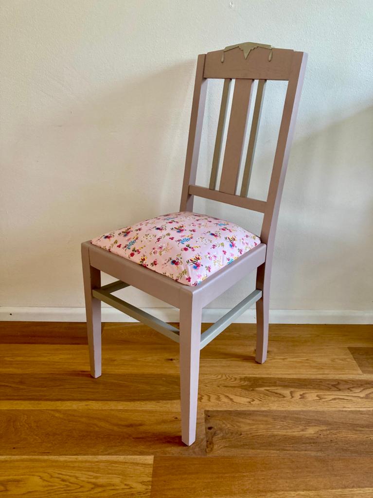 Gerestylde antieke stoel kinderkamer, Ophalen