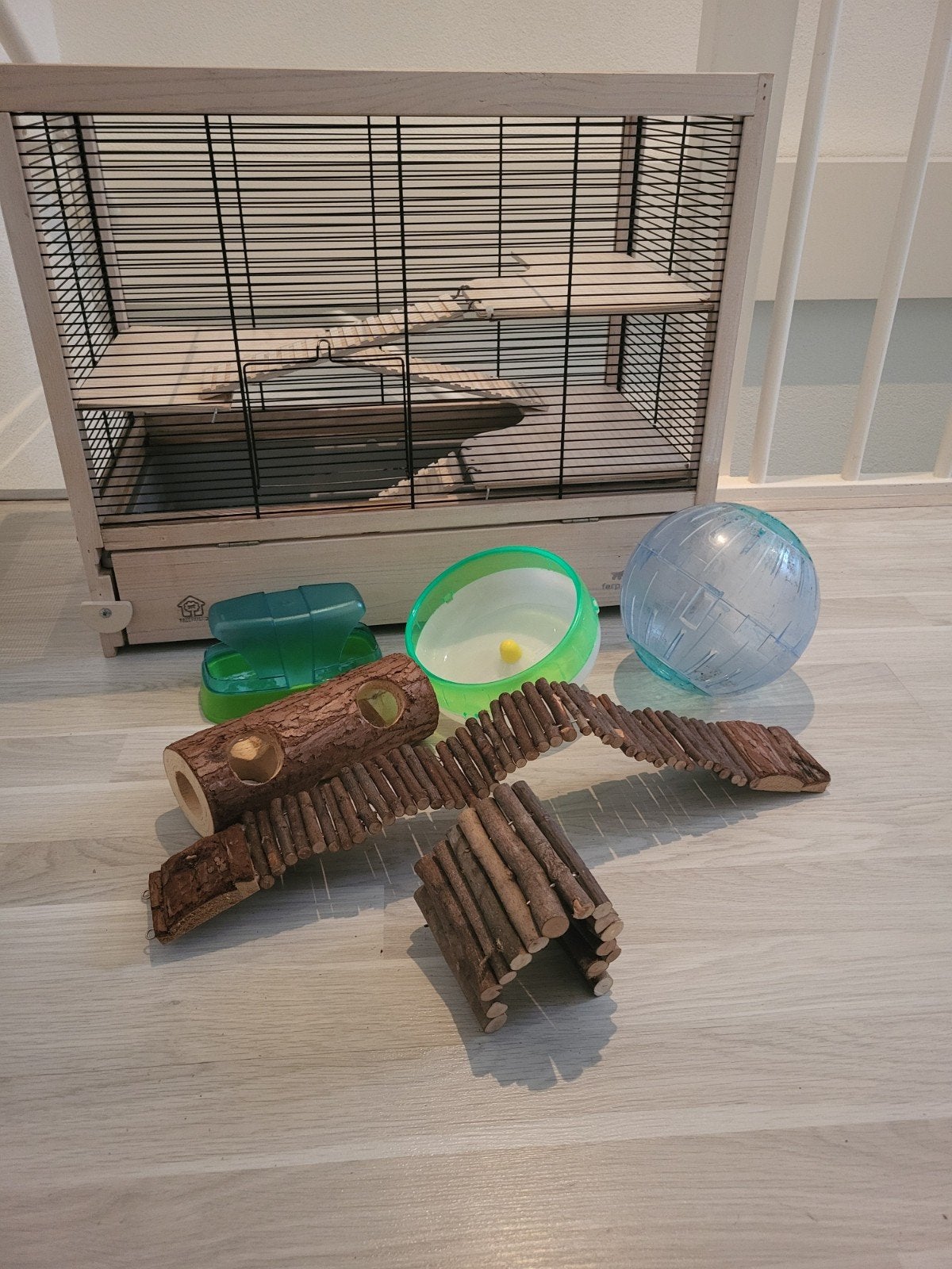 ferplast hamsterkooi met veel toebehoren en hamstervoedsel, Kooi, Gebruikt, Minder dan 75 cm, Cavia