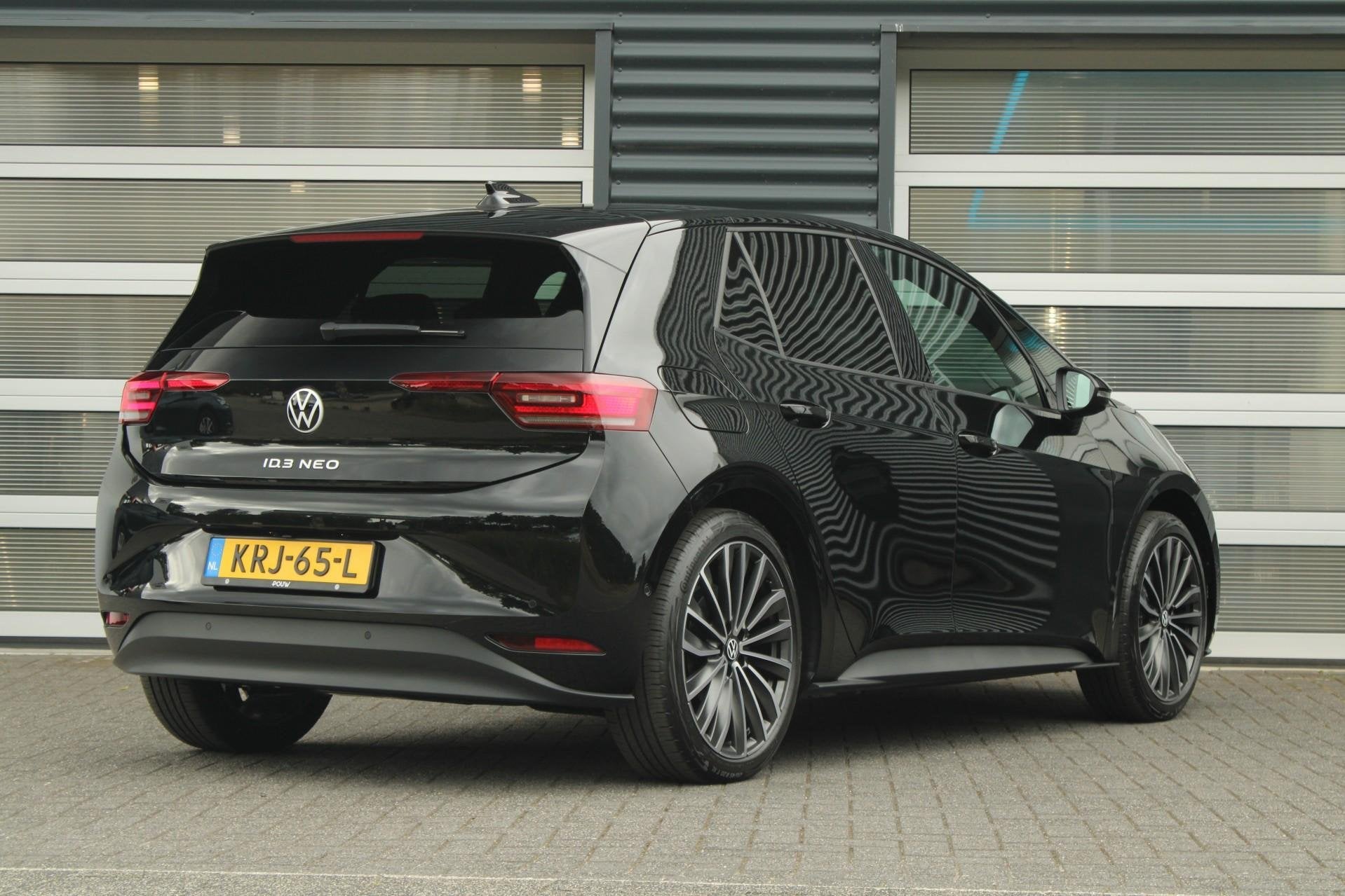 Volkswagen ID.3 Neo 190pk Style 58 kWh | Panoramadak | Steun, Automaat, 12 maanden, Achterwielaandrijving, Zwart