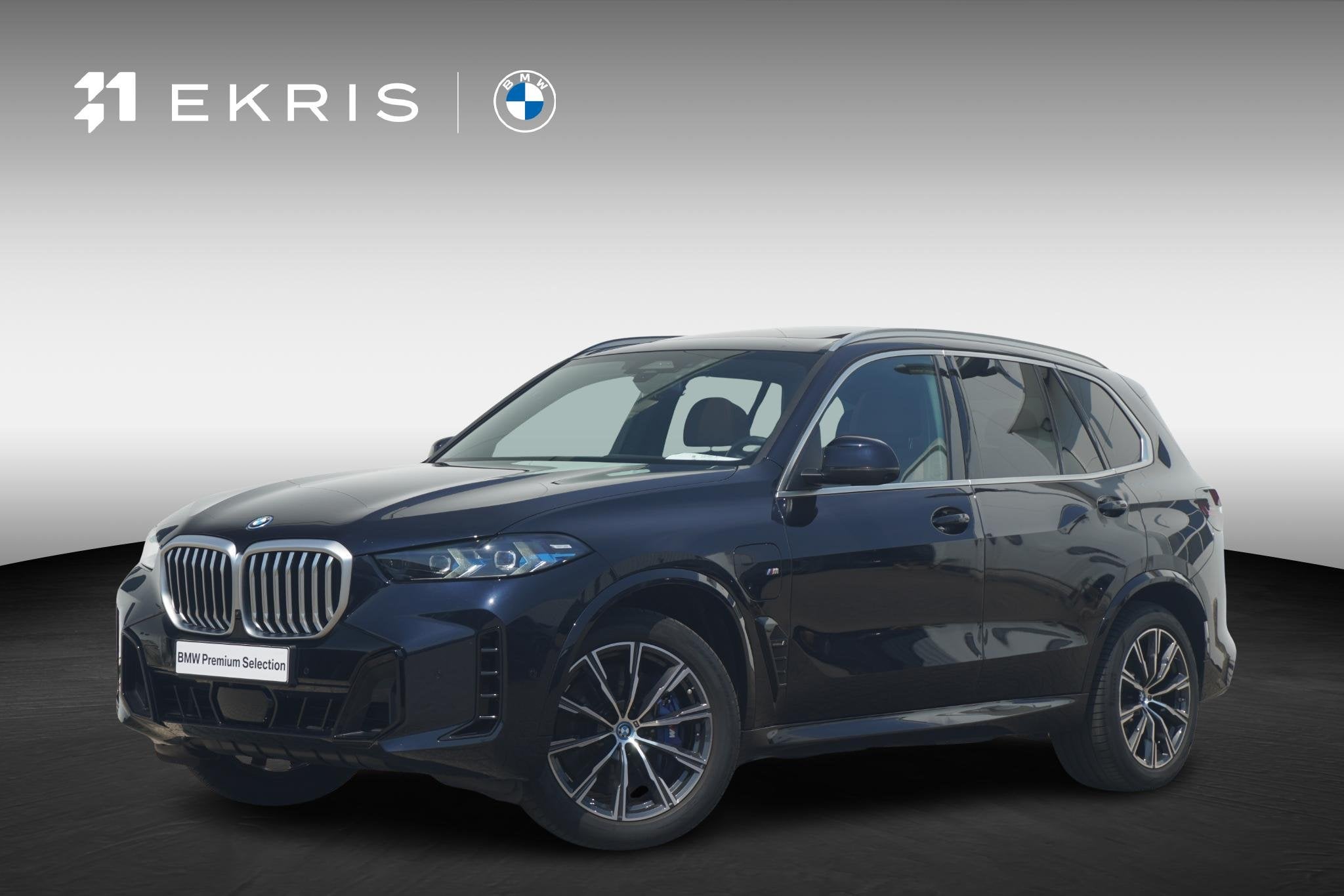 BMW X5 xDrive50e M Sport | Trekhaak | Panoramadak | Comforts, Gebruikt, 2395 kg, Met garantie (alle), Zwart