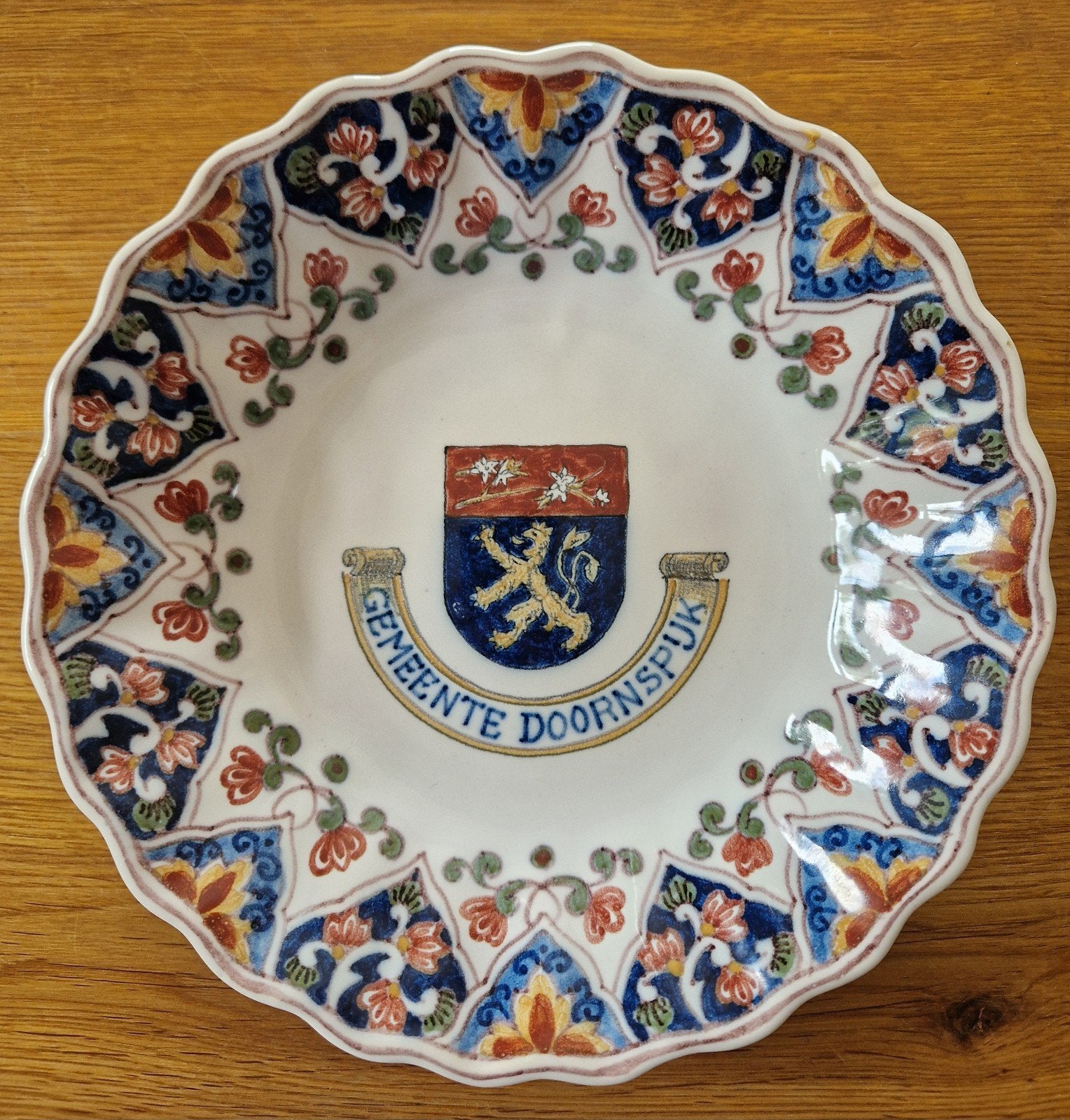 Bord wapen Doornspijk - Tichelaar Makkum, Antiek en Kunst, Antiek | Wandborden en Tegels, Ophalen of Verzenden
