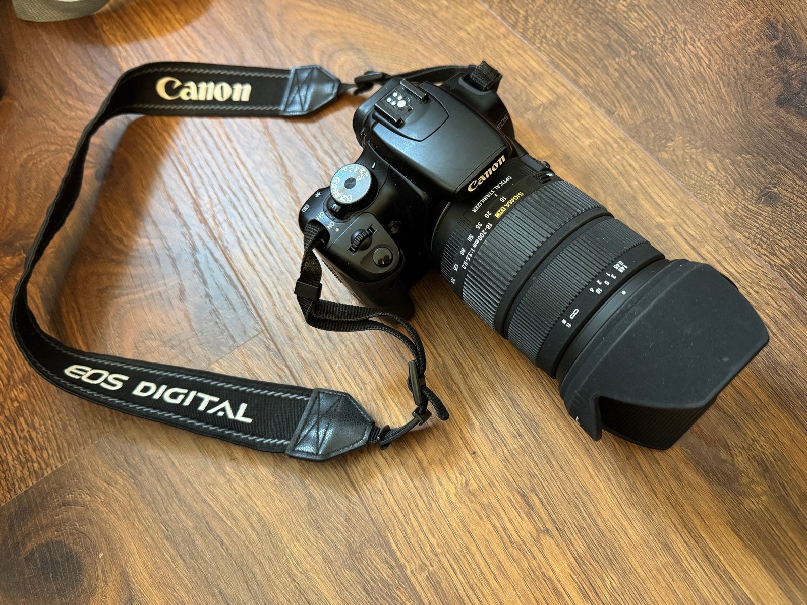 Canon EOS 400D met Sigma 18-200mm lens Japan, Audio, Tv en Foto, Fotocamera's Digitaal, Gebruikt, Spiegelreflex, Canon, Oplader