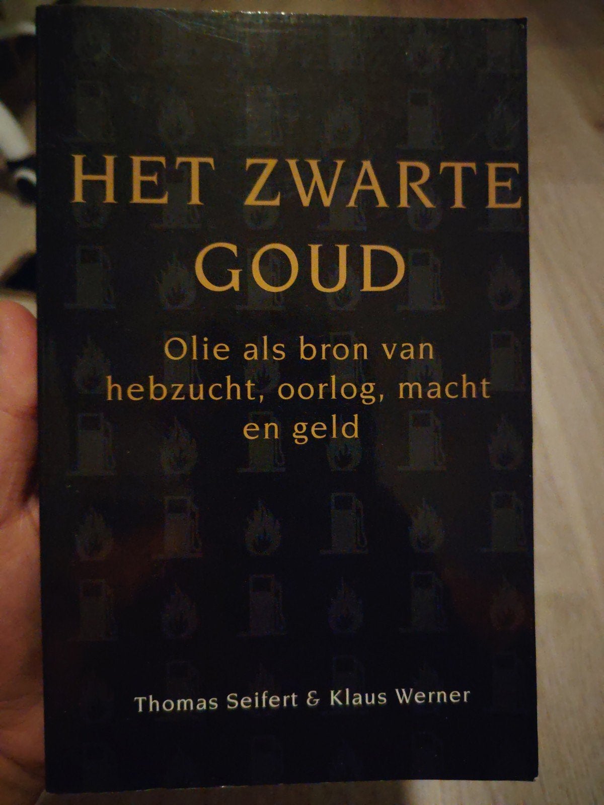 Het Zwarte Goud: Olie als bron van hebzucht, oorlog, macht, Ophalen of Verzenden, Gelezen, Thomas Seifert & Klaus Werner, Europa overig