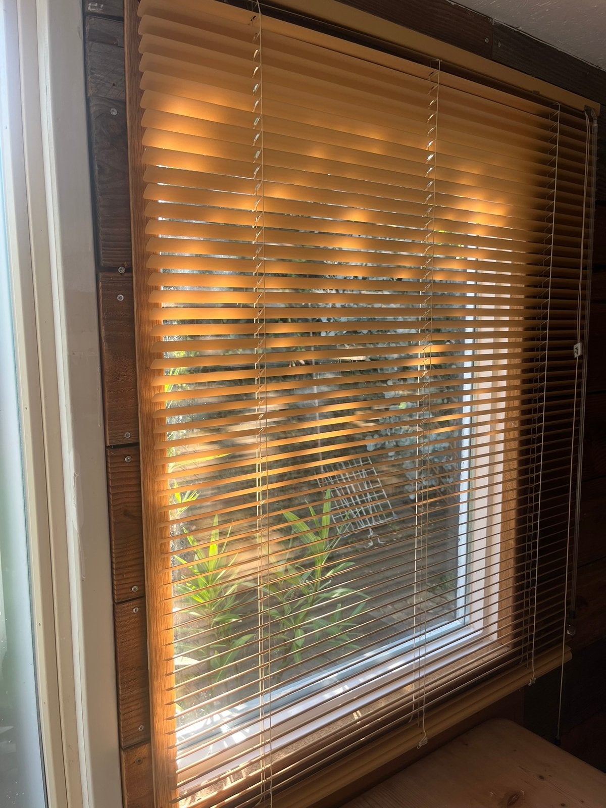 Luxaflex aluminium, Beige, Lamellen, Ophalen of Verzenden, Zo goed als nieuw
