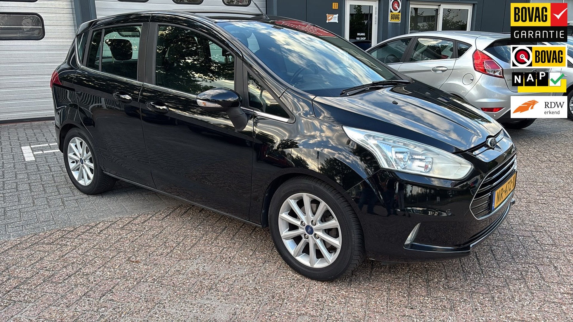 Ford B-Max 1.0 EcoBoost Titanium cruise / trekhaak / garanti, Auto's, Dealer onderhouden, 101 pk, Gebruikt, Zwart