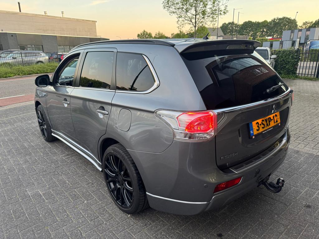 Mitsubishi Outlander 2.0 PHEV Instyle+ XENON DAK LEDER CRUIS, 4 cilinders, Vierwielaandrijving, Hybride Elektrisch/Benzine, SUV of Terreinwagen