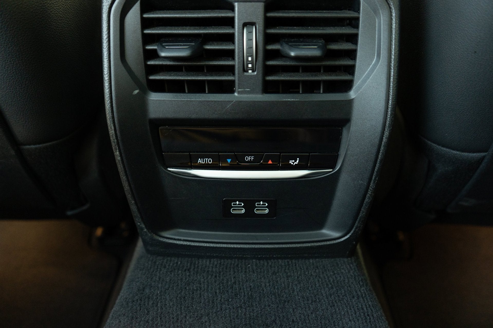 Foto 19 van BMW 3-serie Touring 320e M Sport PANO M-performance 19 Inch