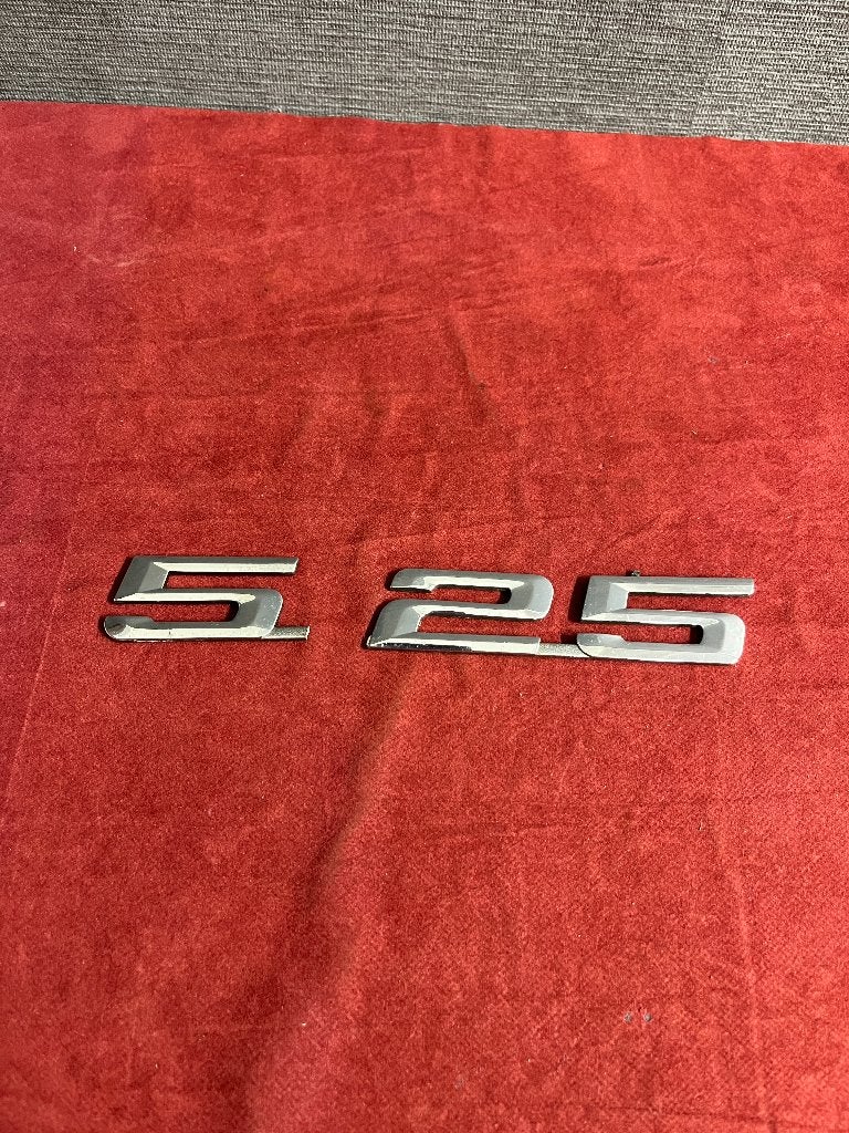 Embleem , typeplaatje kofferdeksel BMW 525, Ophalen of Verzenden, Gebruikt, BMW