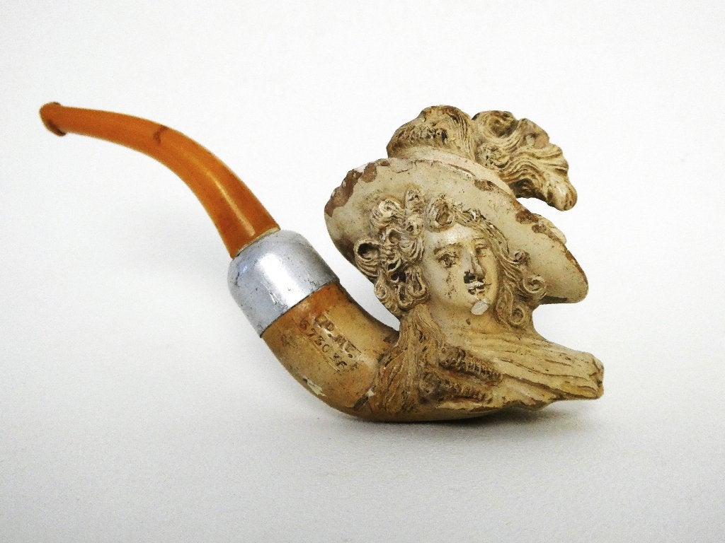 Jonge vrouw met grote hoed pijpaarde pijp C. Crop London, Ophalen of Verzenden