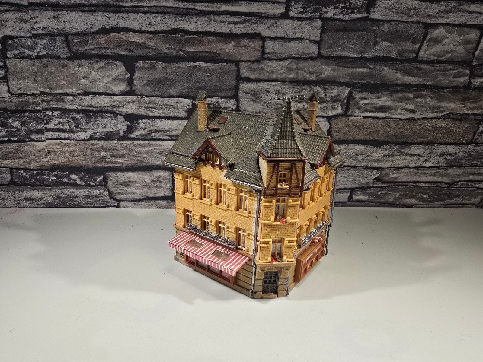 vakwerkhuis hoekhuis N spoor modeltrein 1:160, Overige merken, Gebruikt, Gelijkstroom of Wisselstroom, Brug, Tunnel of Gebouw