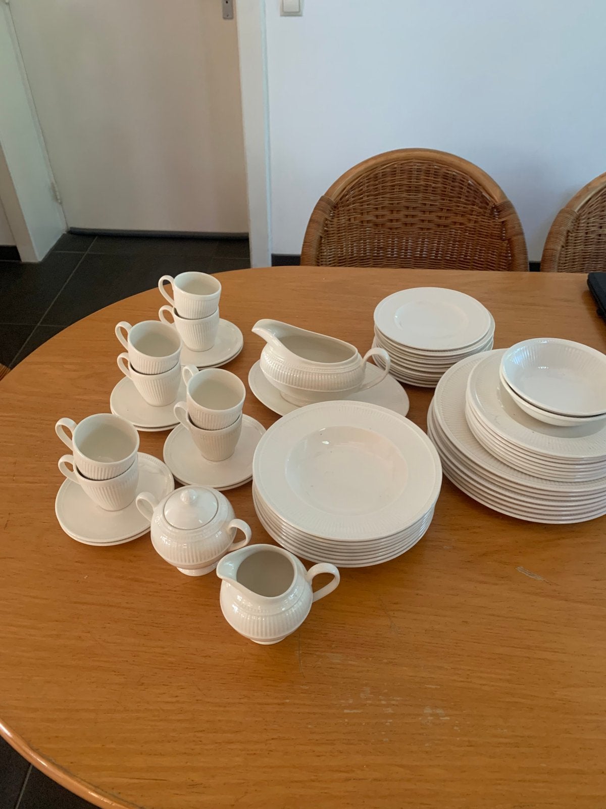 Wedgwood Windsor servies 8 delig creme, Ophalen, Klassiek, Zo goed als nieuw, Wedgwood