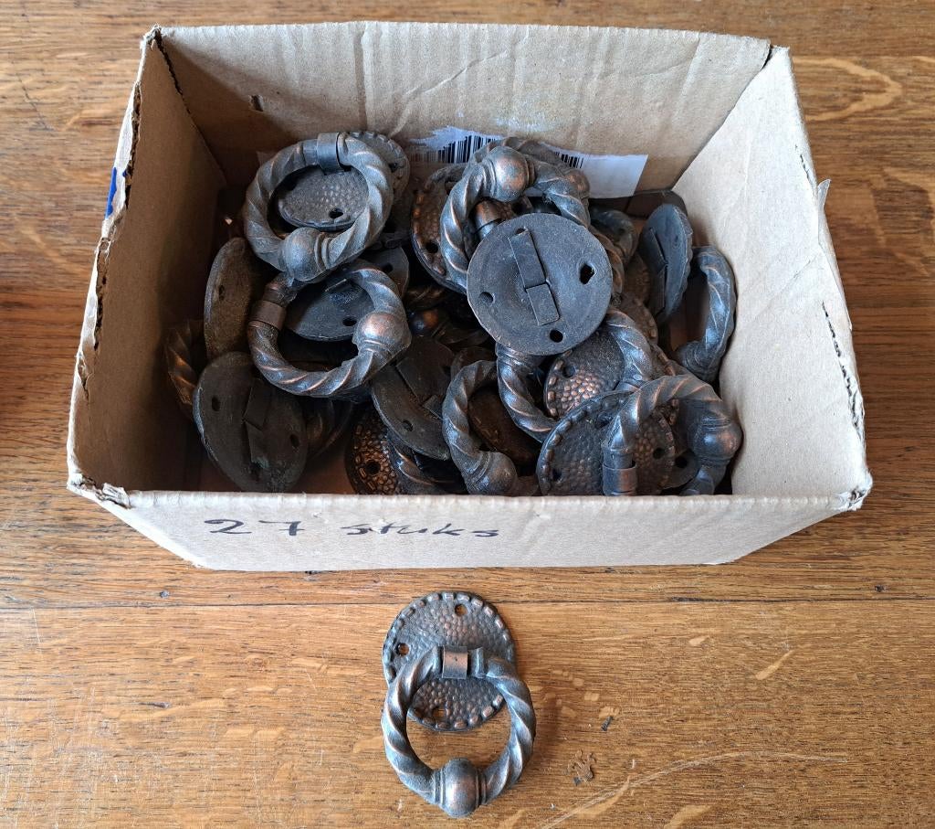 Antiek deurbeslag greepjes + ring 27 stuks komgreep 30 stuks, Ophalen, Gebruikt, Koper of Messing, Klink of Kruk