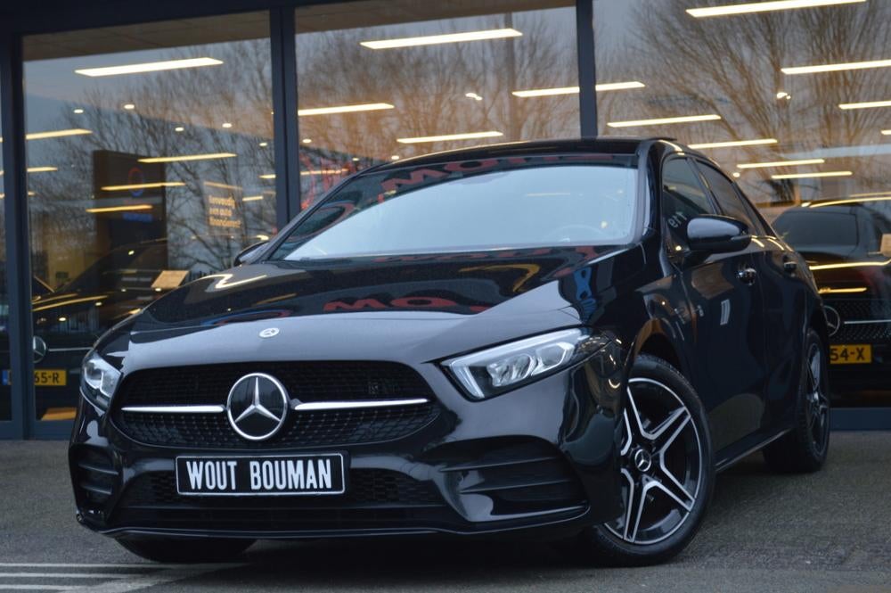 Mercedes-Benz A-Klasse 250 e AMG Led Panorama Distronic Keyl, Auto's, Mercedes-Benz, Gebruikt, Euro 6, 4 cilinders, Zwart