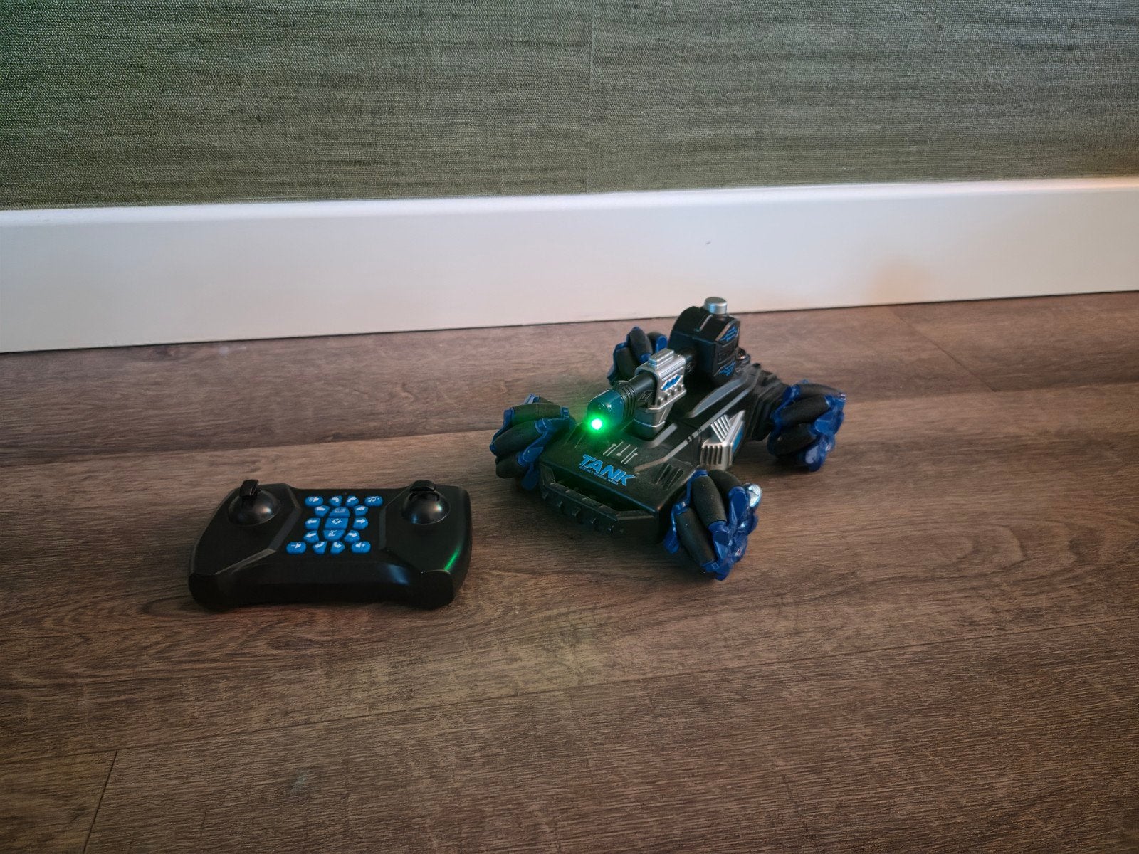 RC Tank met afstandsbediening - Zo goed als nieuw, Elektro, Auto offroad, Ophalen of Verzenden, Zo goed als nieuw
