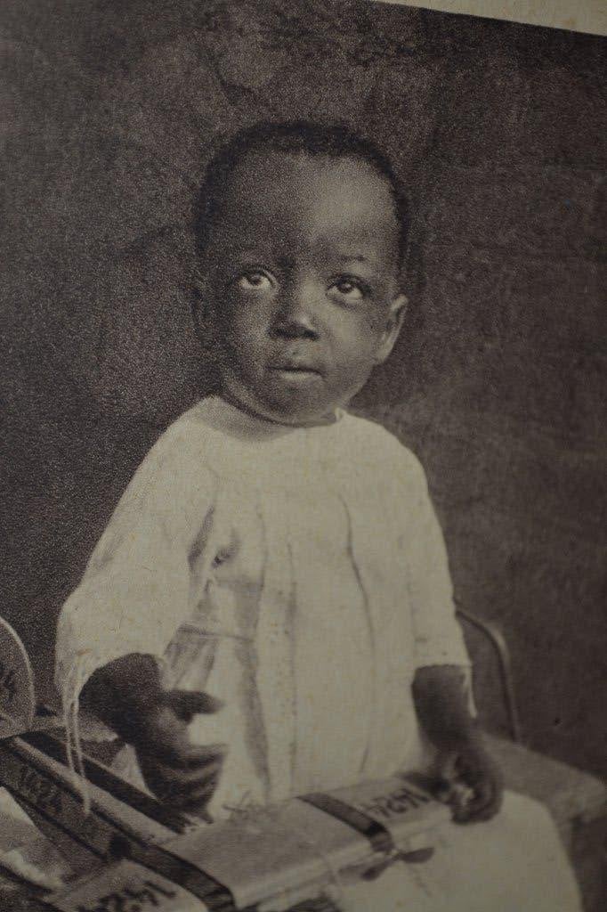 NEDERLAND 1920 Afrikaans KINDJE MET MODELVLIEGTUIG, Ophalen of Verzenden, Voor 1920, Ongelopen, Sterren en Beroemdheden