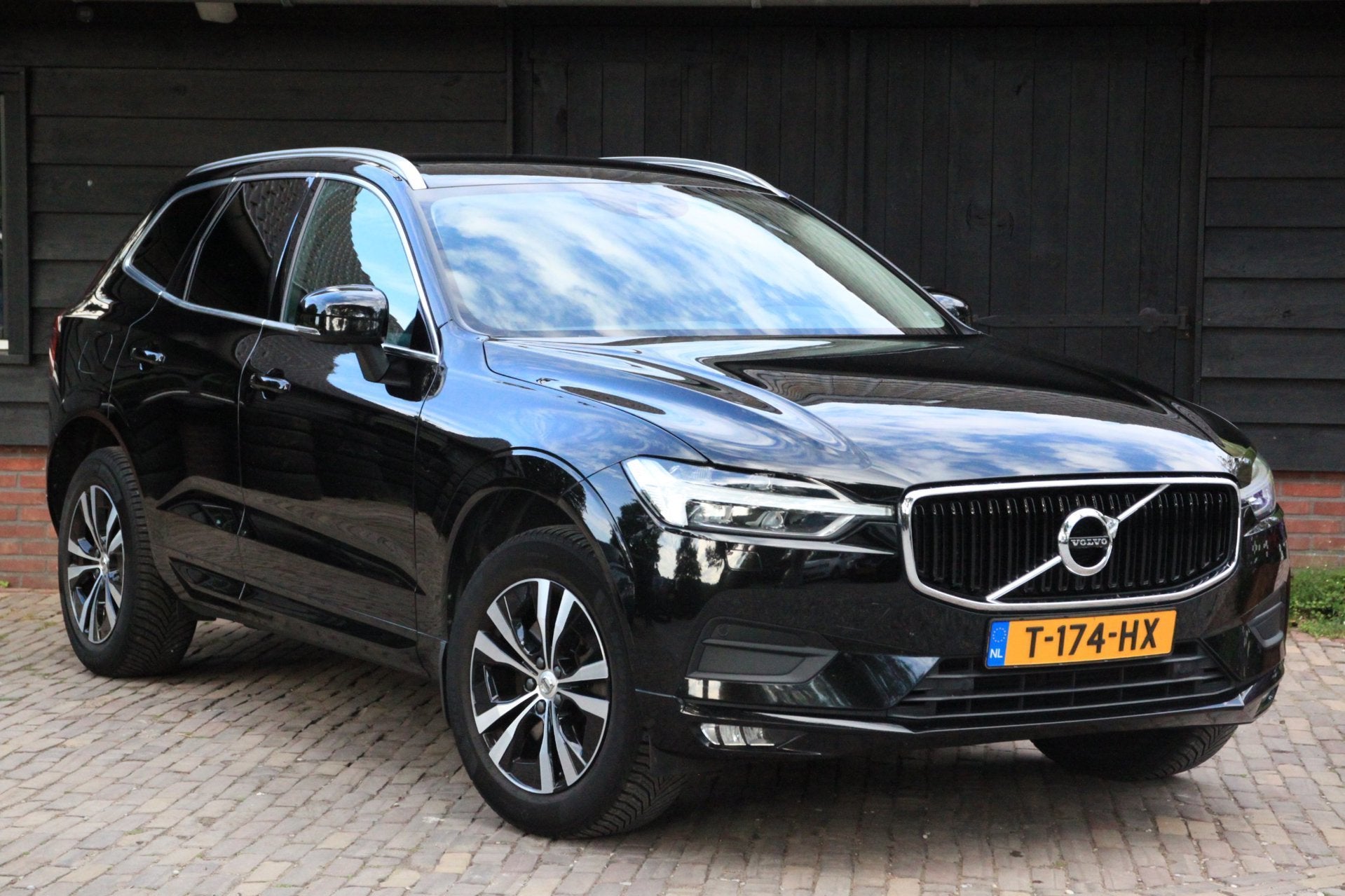 Volvo XC60 2.0 T5 AWD Momentum Pro Camera/Parkeersensor v,a/, Automaat, Gebruikt, 4 cilinders, 1969 cc