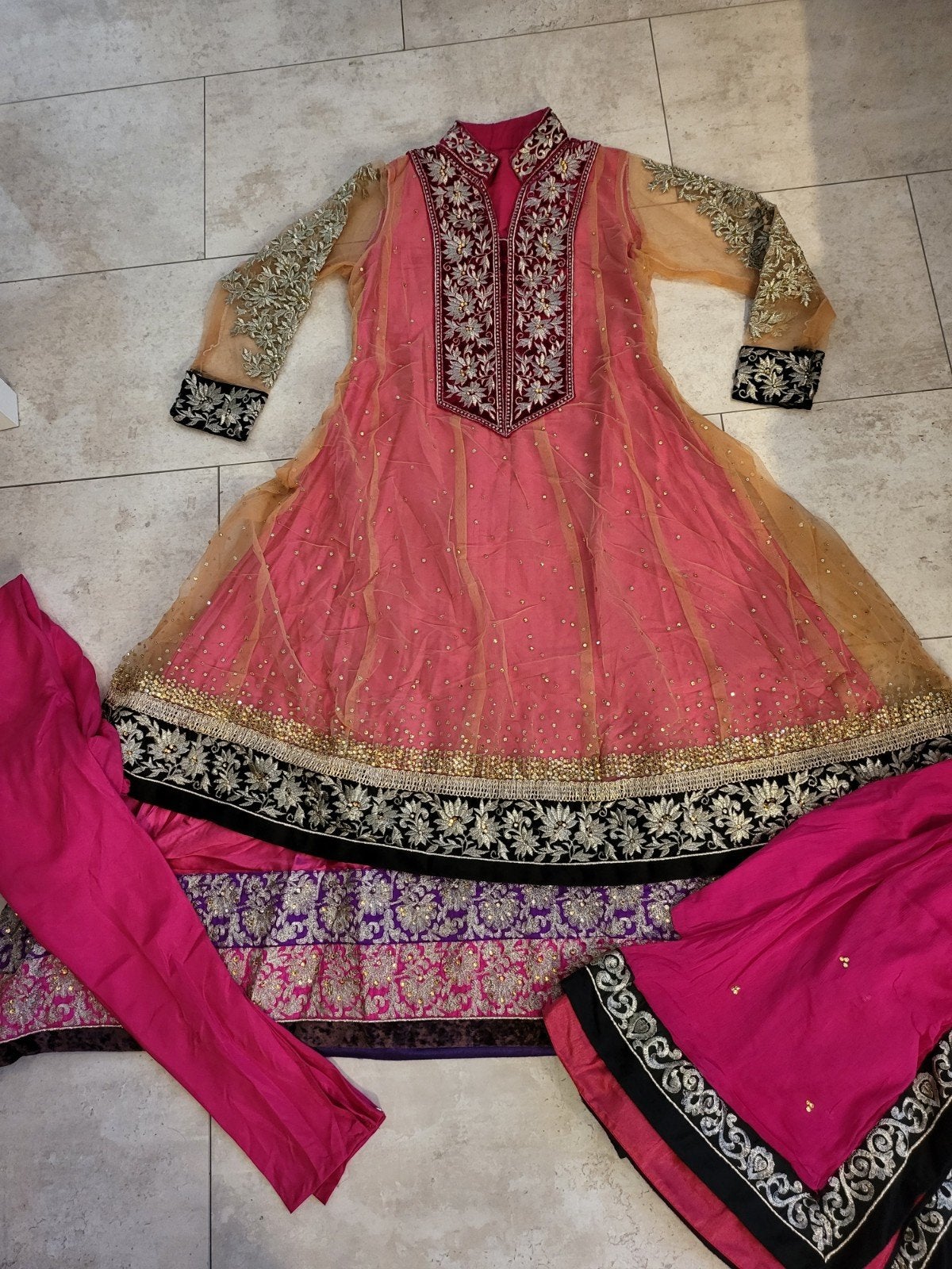 Prachtige Indiase/Pakistaanse jurk met borduursels S/M, Kleding | Dames, Gelegenheidskleding, Maat 38/40 (M), Overige typen, Ophalen of Verzenden