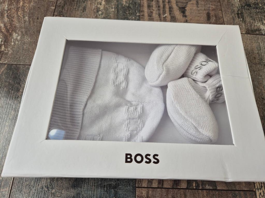 Nieuwe set Hugo Boss maatje 50/56, Kinderen en Baby's, Babykleding | Maat 50, Nieuw, Ophalen of Verzenden, Setje, Hugo Boss