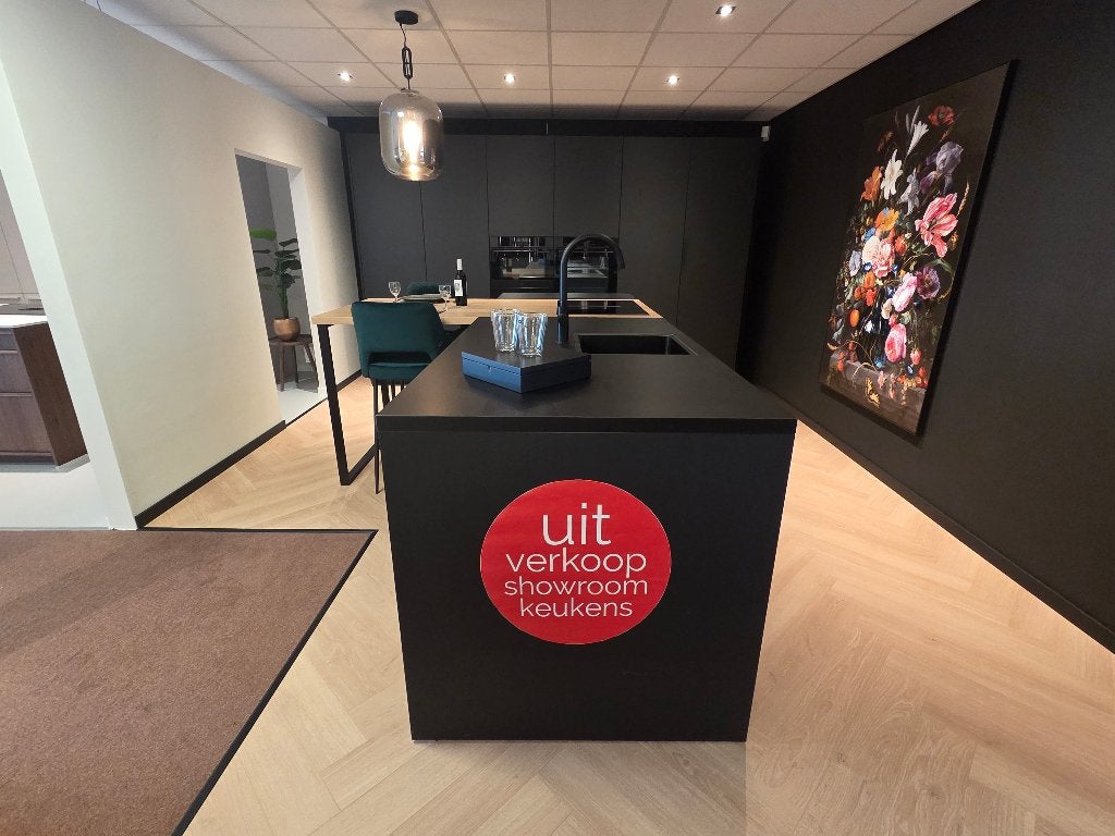 Luxe Showroomkeuken Zwart – Compleet met Eiland & apparatuur, Ophalen, -, Zwart, -