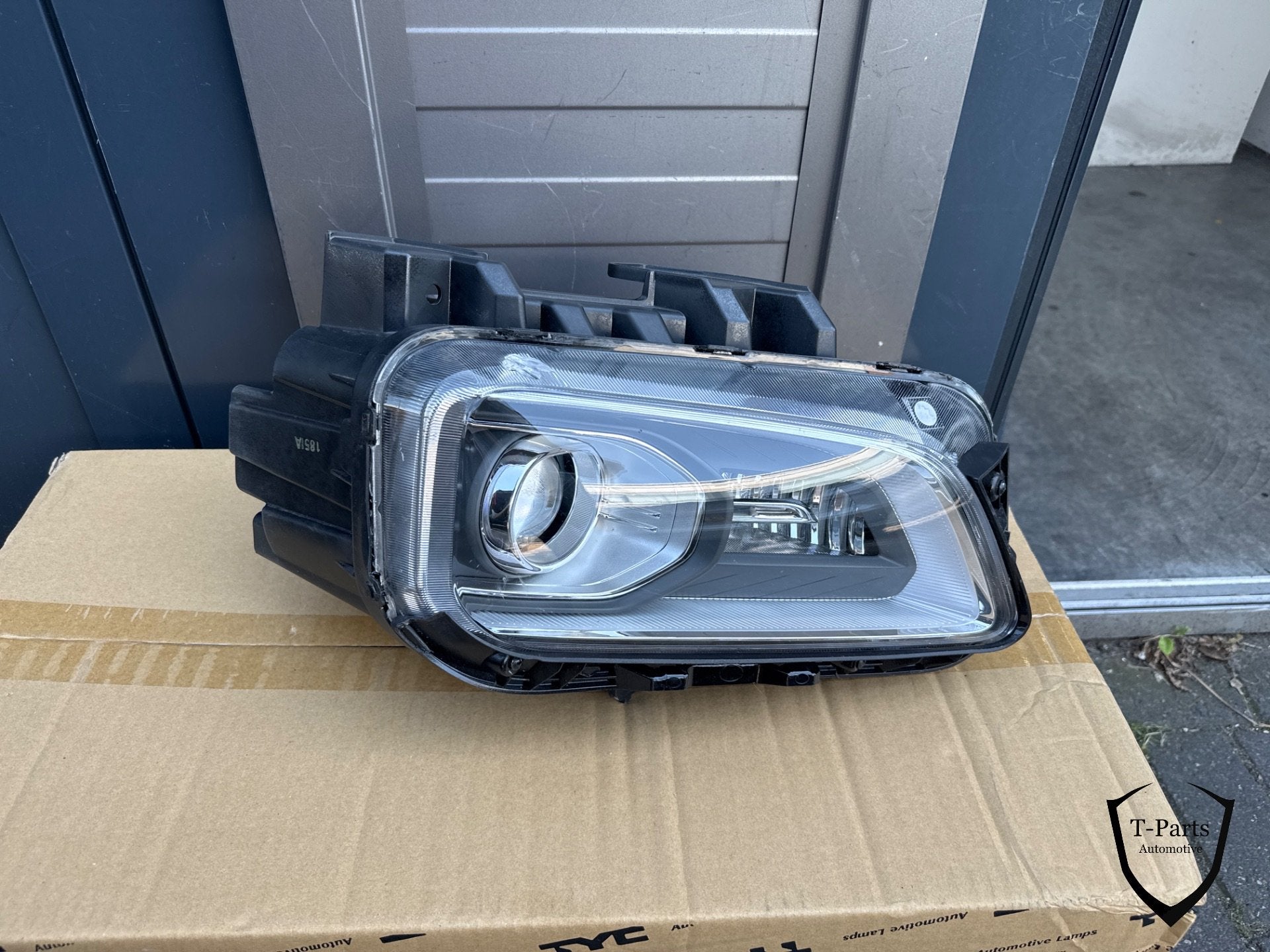 Hyundai Kona rechts koplamp 92102j9100, Gebruikt, Heolleung-ro 12
06797  Seoul, Ophalen of Verzenden, Info@hyundai.com