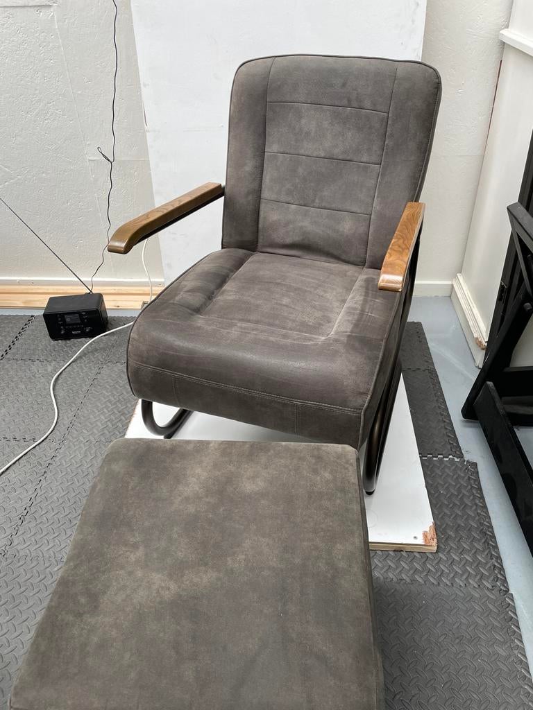 Leen Bakker Ivar fauteuil met poef, bruin/grijs kunstleer, Ophalen, Gebruikt, 75 tot 100 cm, 50 tot 75 cm