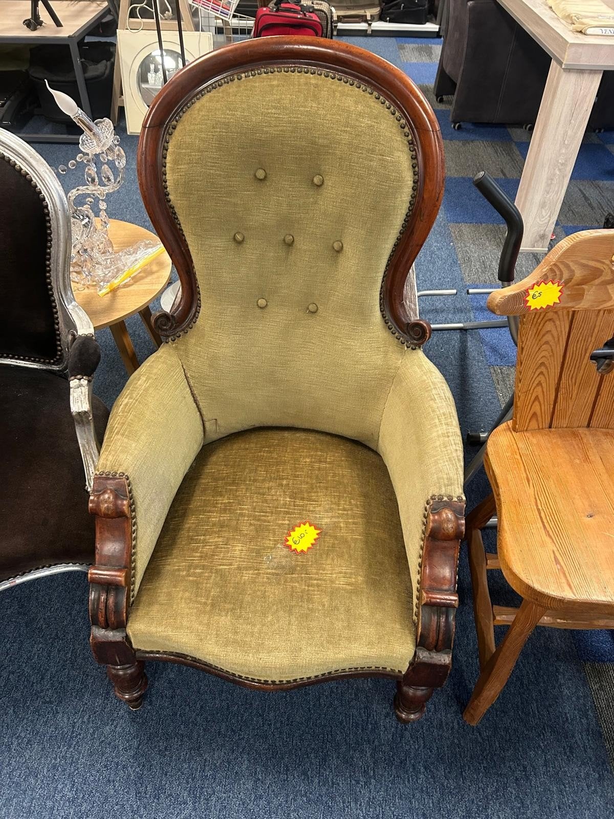 Antieke fauteuil met groene bekleding, Ophalen
