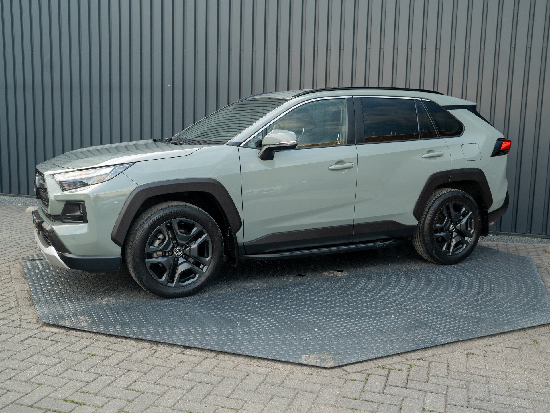 Toyota RAV4 2.5 Hybrid AWD ADVENTURE | Bearlock | Trekhaak a, Automaat, 12 maanden, Gebruikt, 4 cilinders