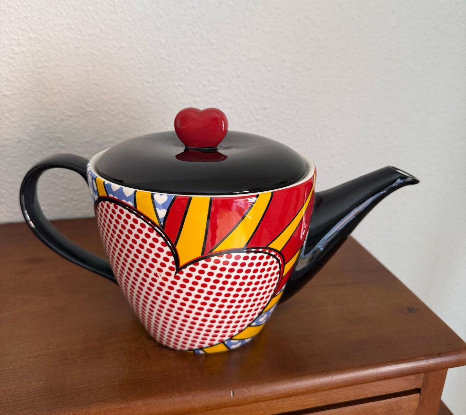 Jameson & Tailor Theepot Pop Art Stijl met Hartjes, Theepot/fluitketel, Verzenden, Zo goed als nieuw, Steen/keramiek