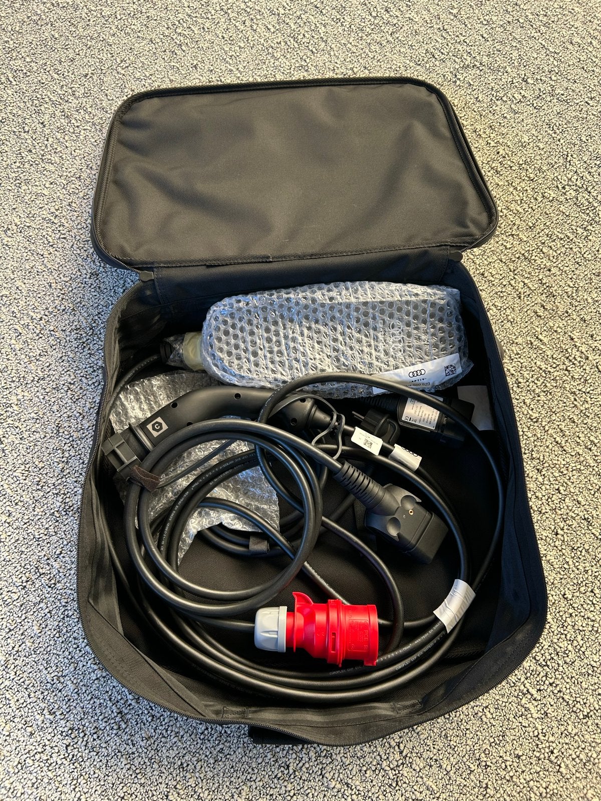 Audi e-tron laadkabel set (nieuw), Ophalen of Verzenden, Nieuw, Audi