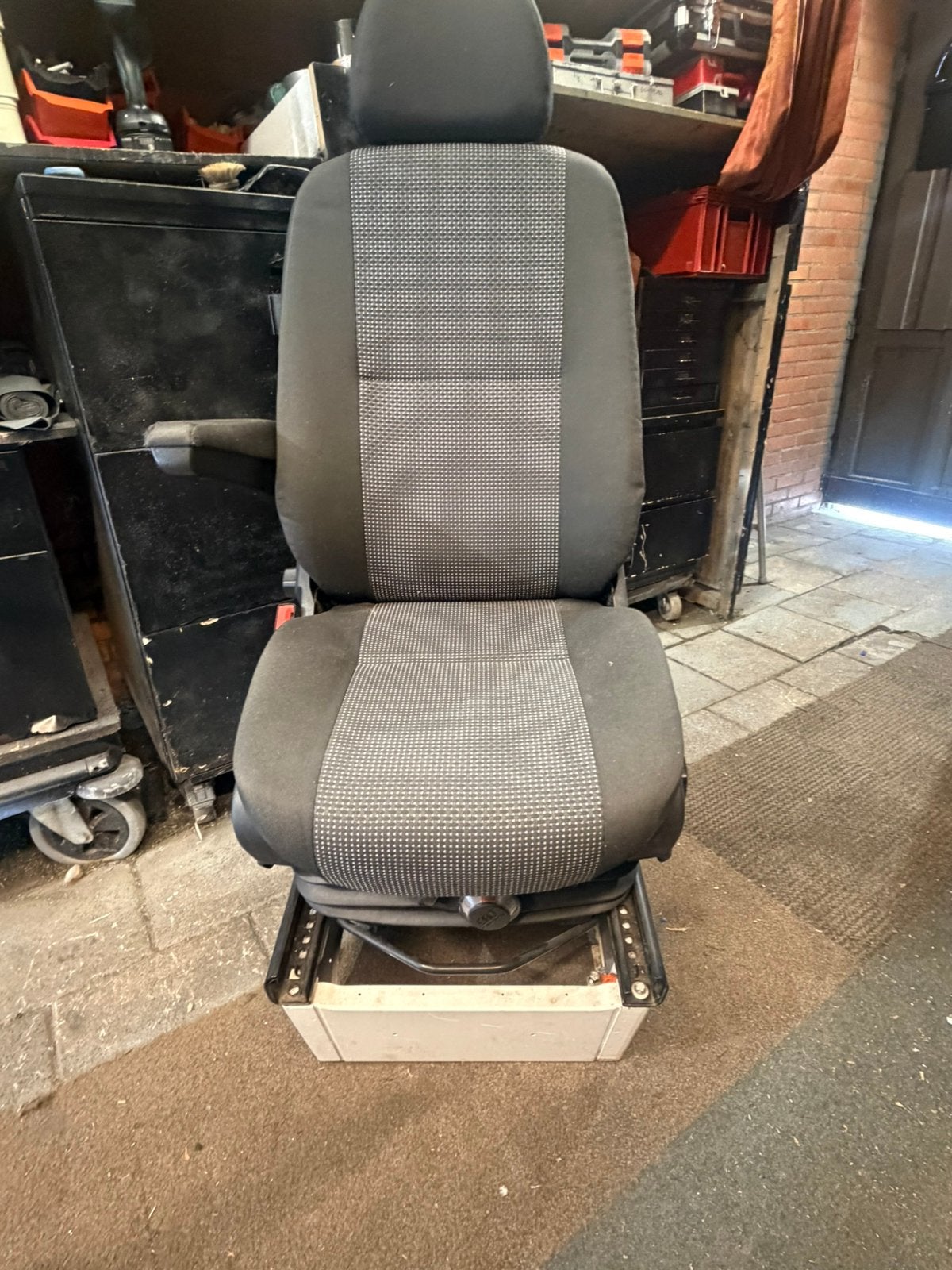 Nette luchtgeveerde bestuurdersstoel sprinter 906/vw crafter, Auto-onderdelen, Ophalen of Verzenden, Gebruikt, Mercedes-Benz