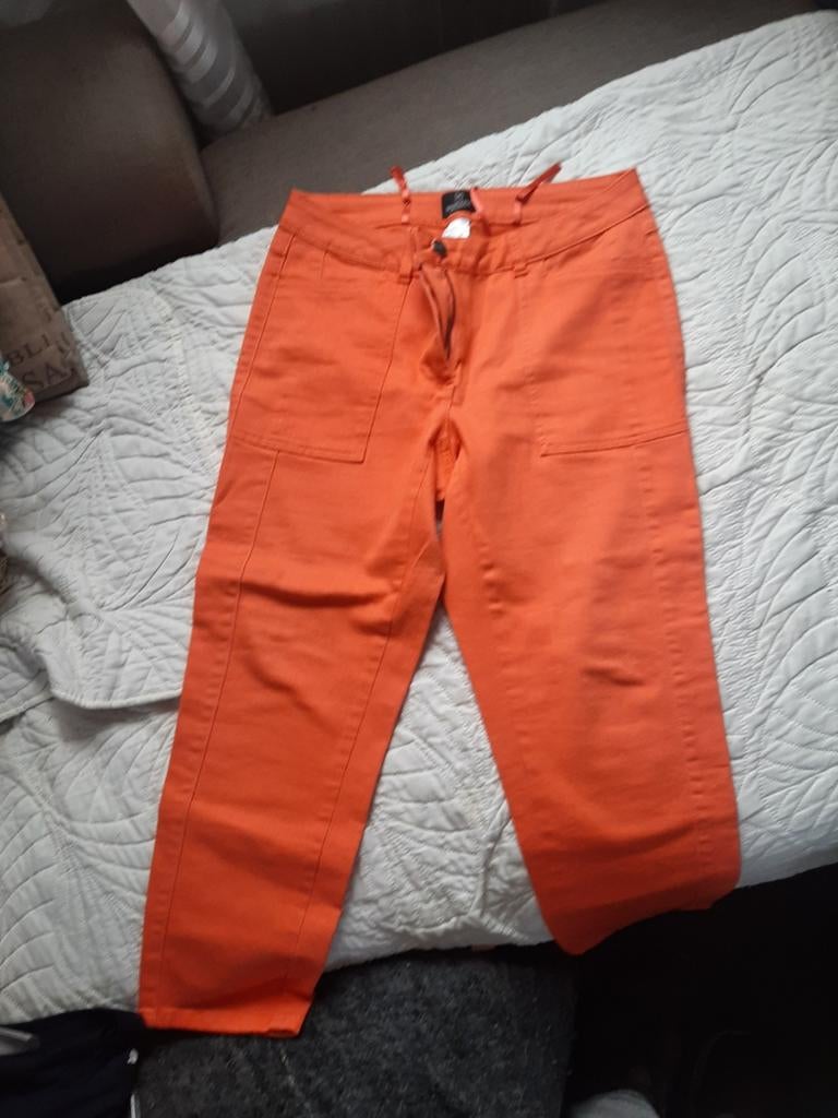 Oranje driekwart broek van Madeleine, Maat 38/40 (M), Oranje, Ophalen of Verzenden, Zo goed als nieuw