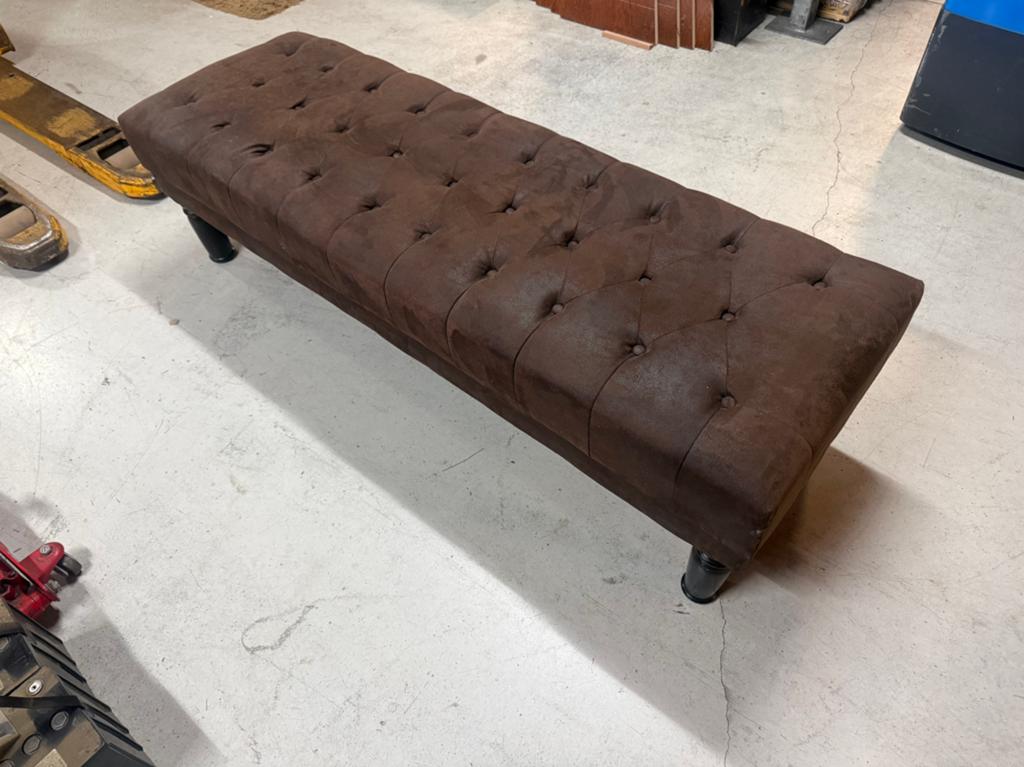 Lange Chesterfield hockerbank / bedbank bruin 160 cm, Huis en Inrichting, Banken | Voetenbanken en Poefen, Zo goed als nieuw, 50 tot 75 cm