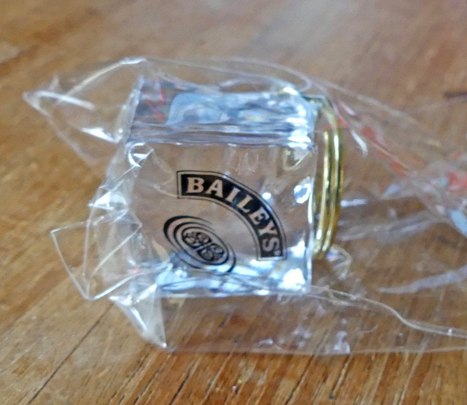 Sleutelhanger Baileys ijsblokje transparant, Ophalen of Verzenden, Nieuw, Merk