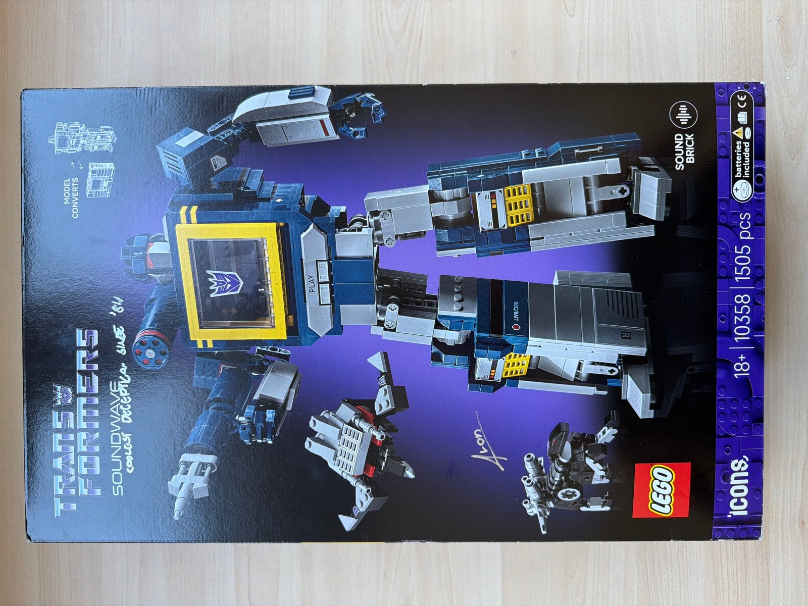 LEGO Transformers Soundwave 10358 Nieuw Signed by Designer, Overige modellen, 13 inch, Nieuw, Ophalen of Verzenden