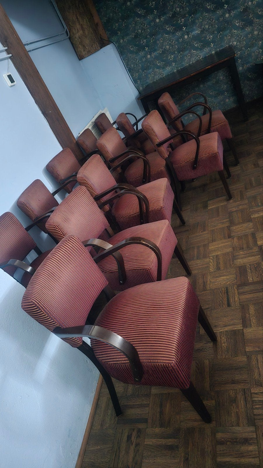 Partij vergaderstoelen / theaterstoelen plus grote tafels, Ophalen, Info@interieurstyling.com, Gebruikt, Elles exclusives interieurstyling